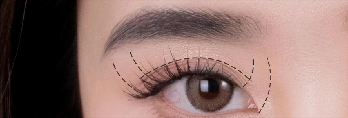 为什么画了眼妆反而更显眼睛小,为什么别人画的眼妆都这么精致