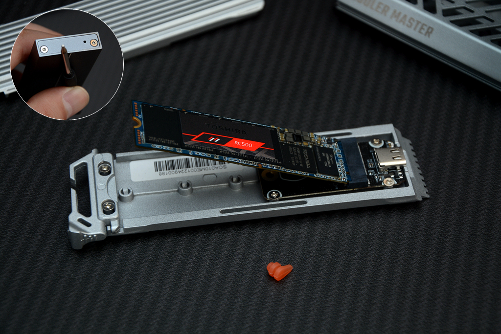 颜值与速度并存，免工具安装，酷冷至尊神钥AirM.2NVME硬盘盒开箱