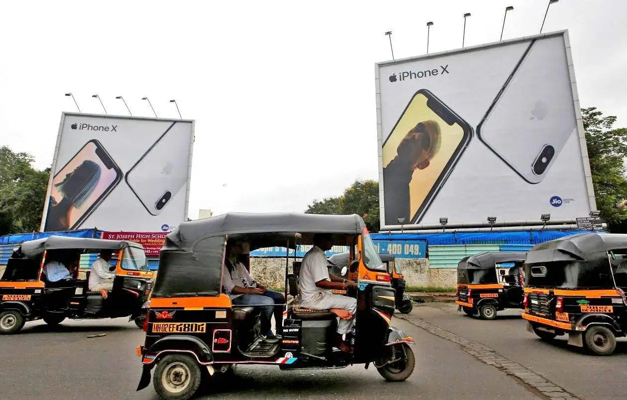 印度街头中国手机店,印度打工买苹果手机