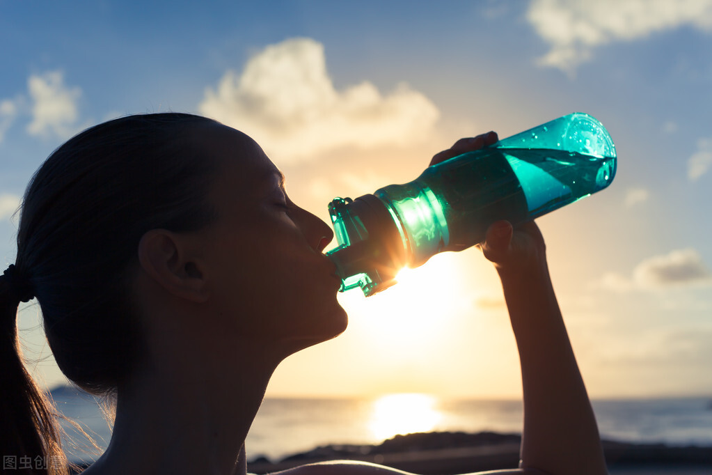 高温34度黄色预警会中暑吗,高温天气持续要谨防中暑