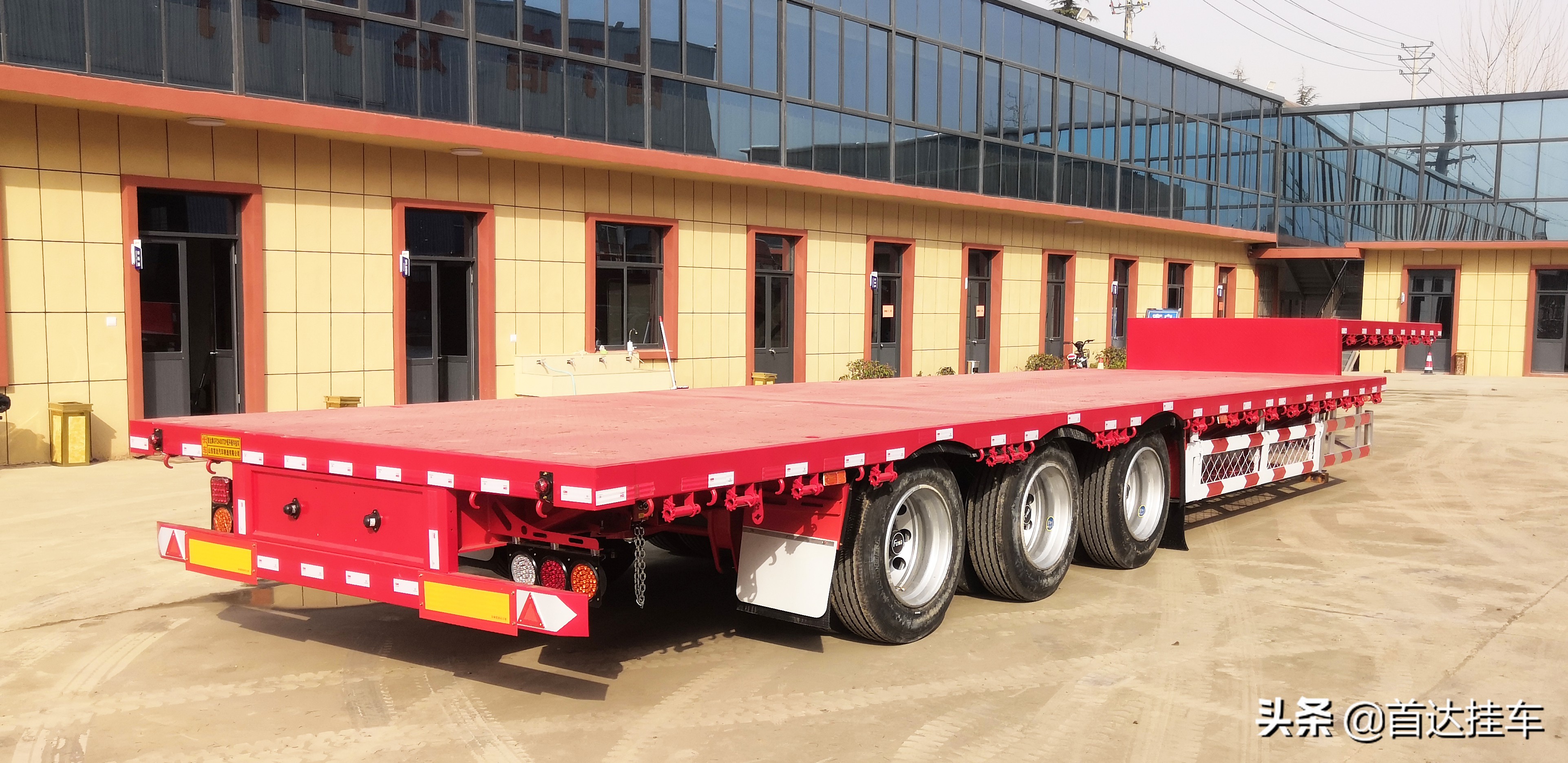 首达汽车新一代低平板半挂车如何兼具轻量化与高承载