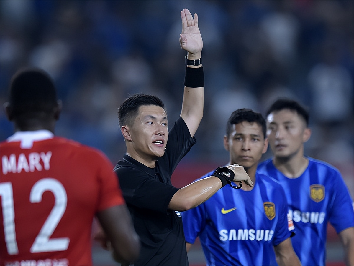 中国裁判登上世界杯舞台,中国裁判震惊外国选手