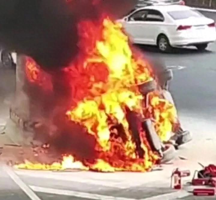 汽车碰撞出租车事故,广州宝马与出租车相撞后续