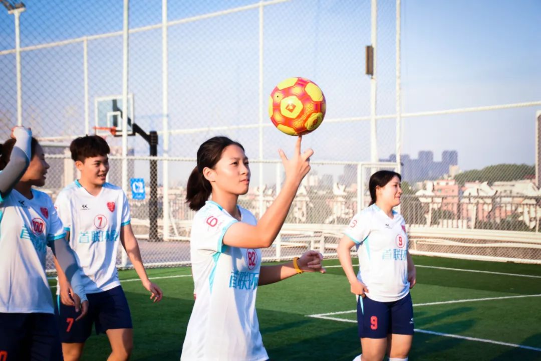 瓒崇悆濂冲骞夸笢,瓒崇悆濂冲骞垮窞