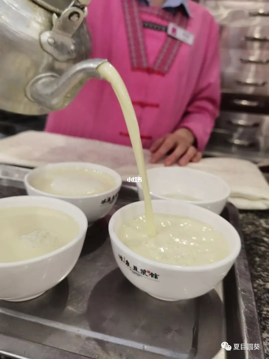 梧州特产冰泉豆浆400字,梧州骑楼老街美食冰泉豆浆