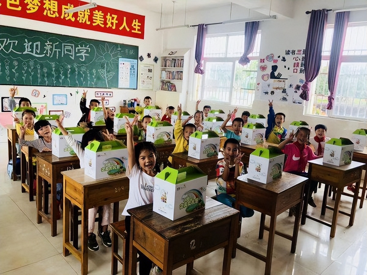 暴走团踢护栏后续,暴走团变打砸团