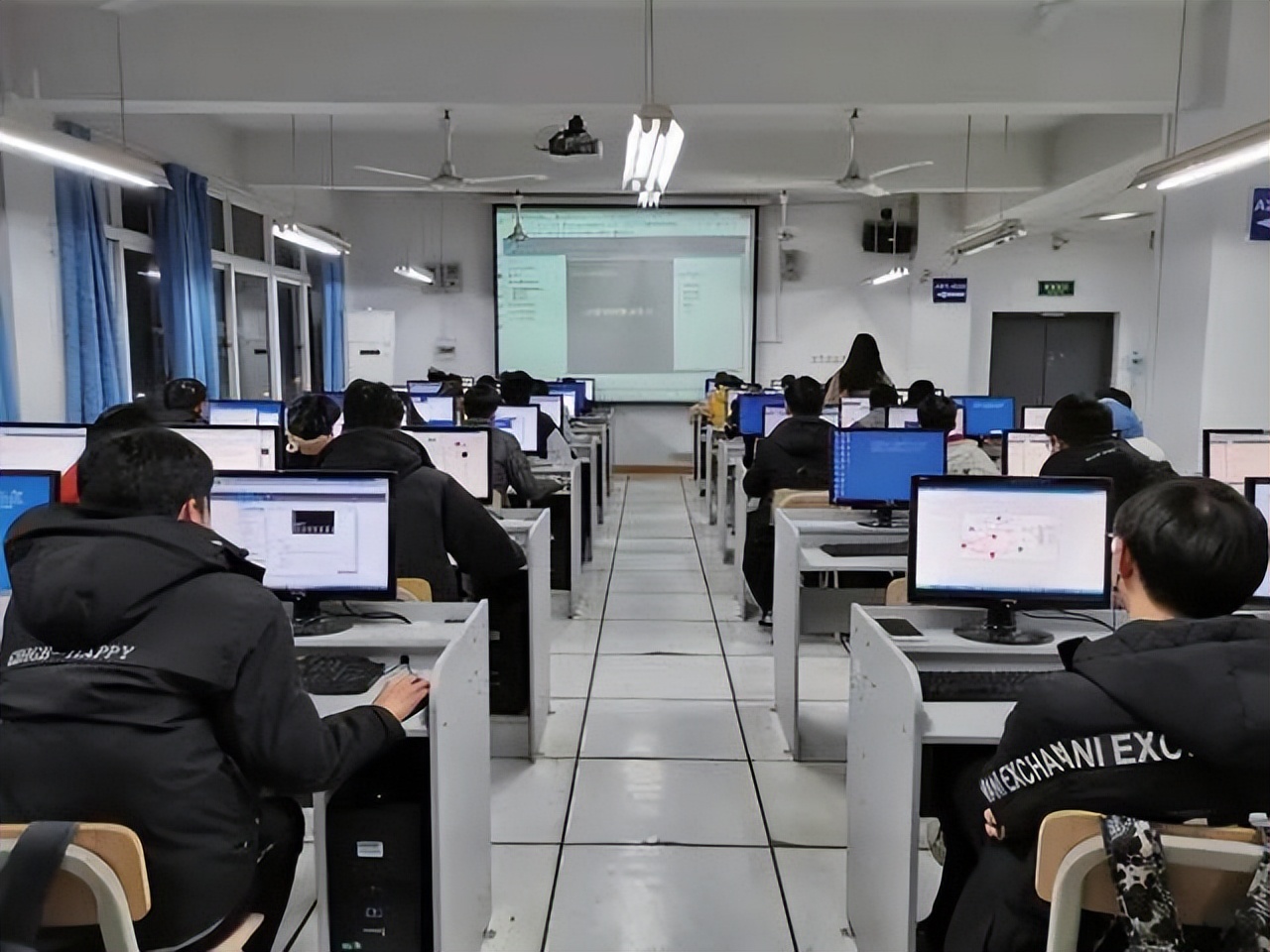 探索商海，畅游国际——国际商贸学院