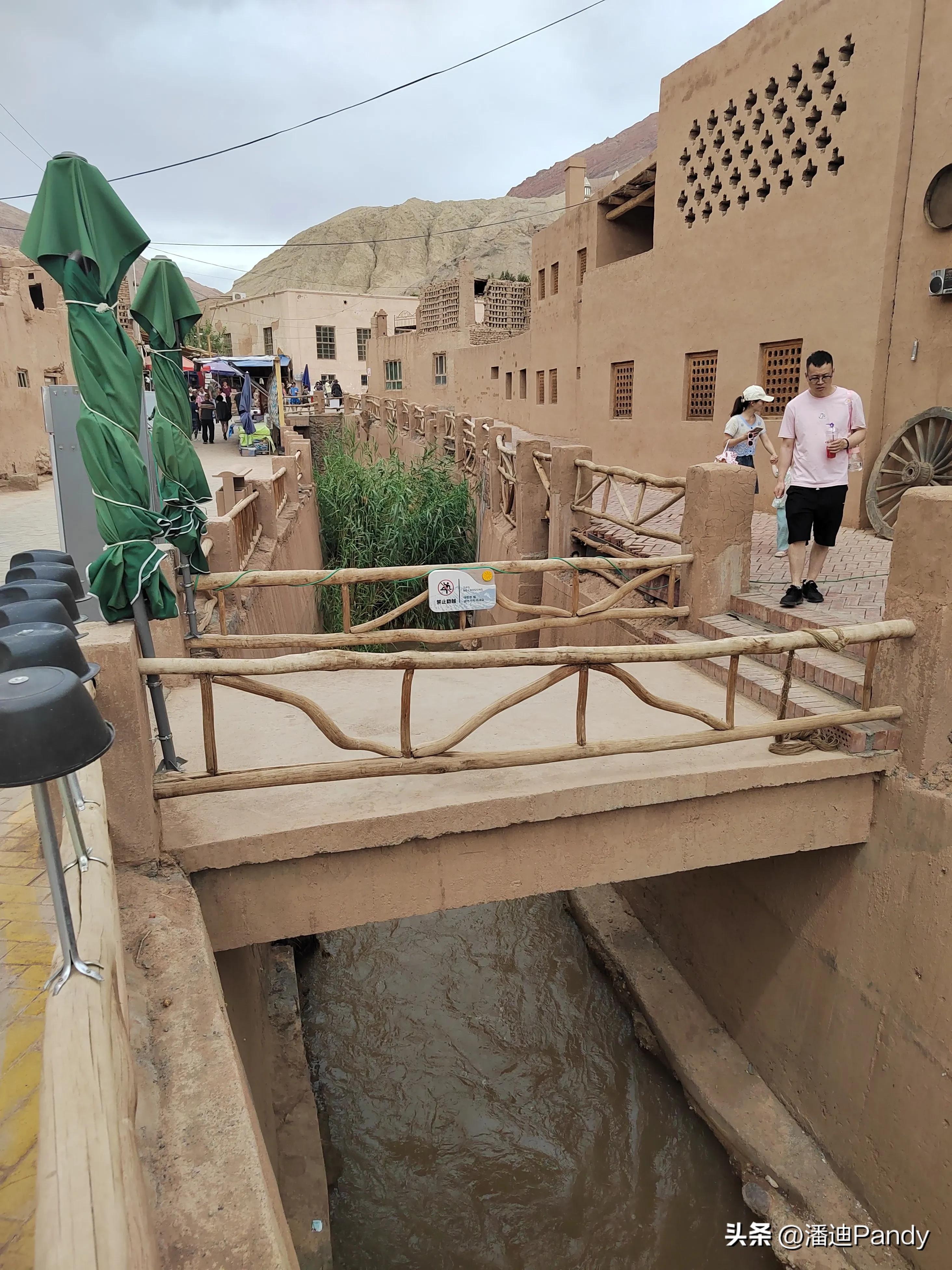 去吐鲁番沙漠玩攻略,去吐鲁番坐车攻略