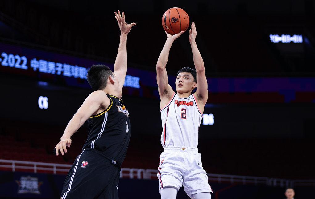 广东队主场讲不出再见,在有限的青春里去一趟广东队主场