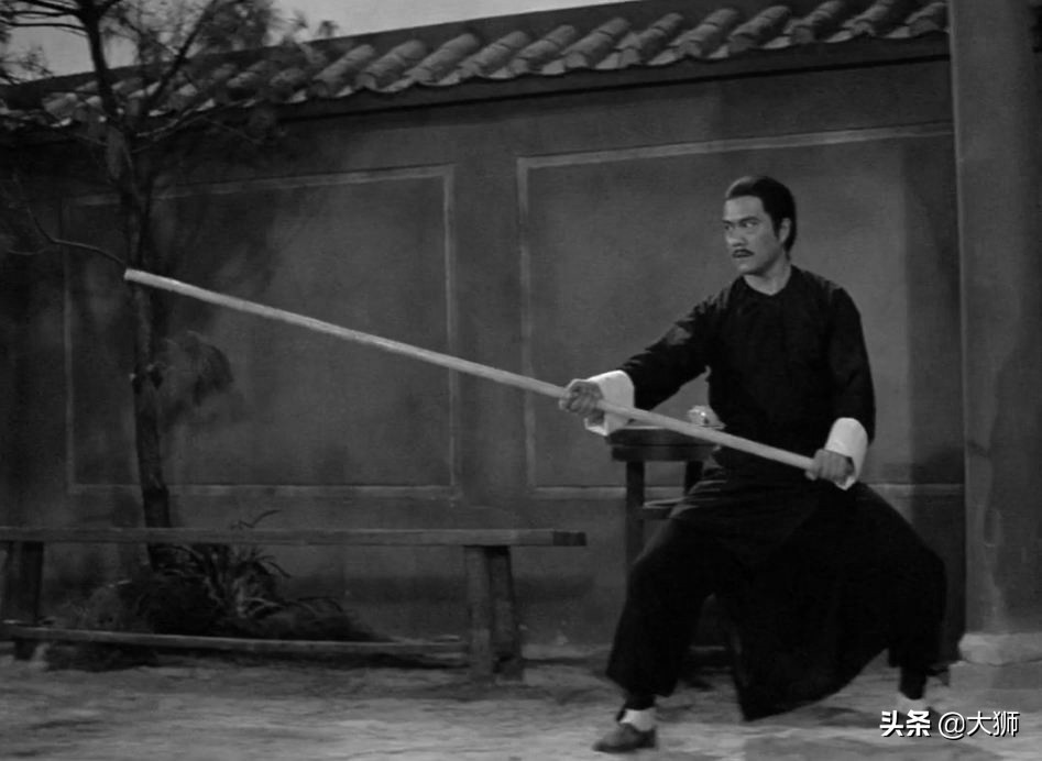 嘛叫绝招？绝招就是杀人招，不信，且看津门一老者如何操练的