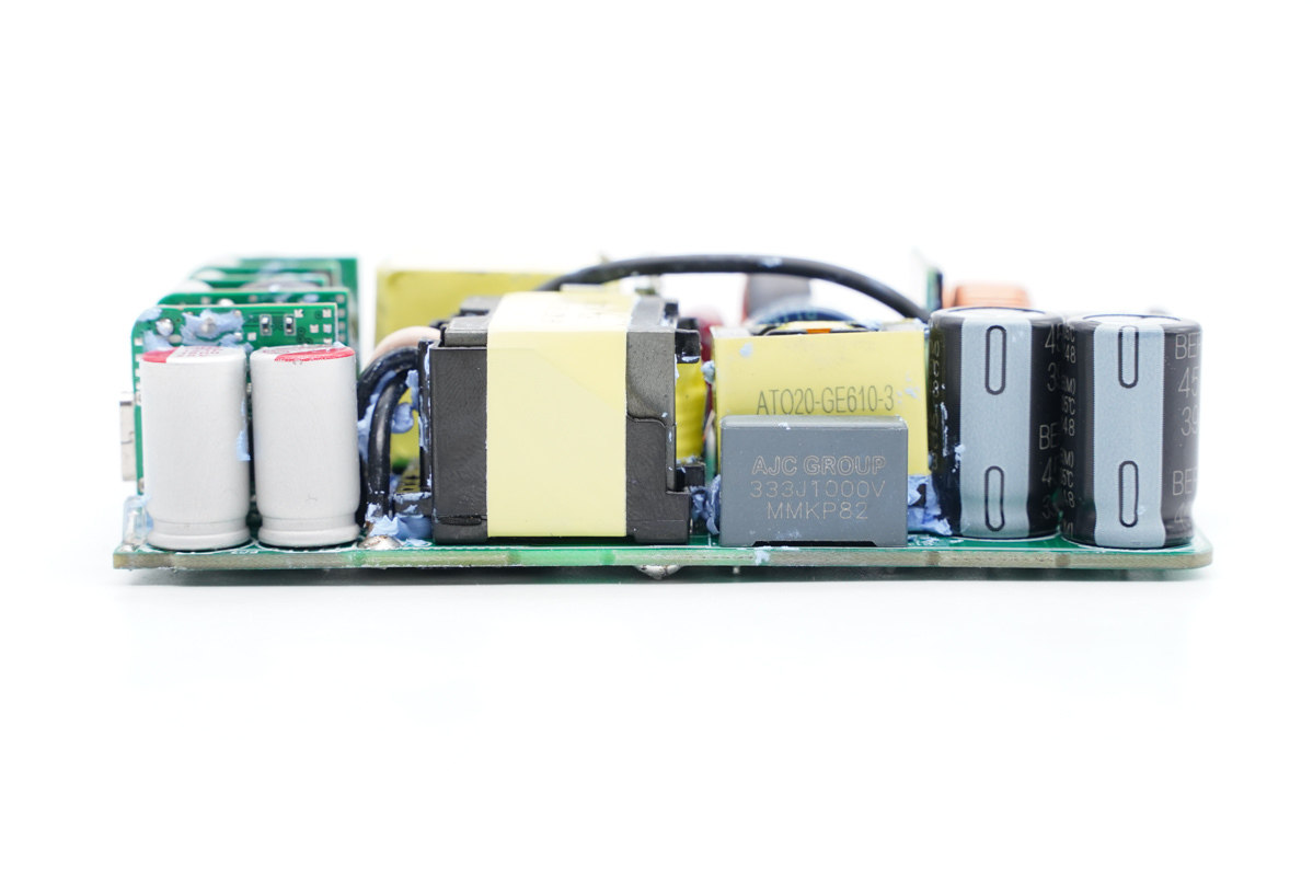 4C1A五个口，总功率达230W，华科生230W桌面充拆解