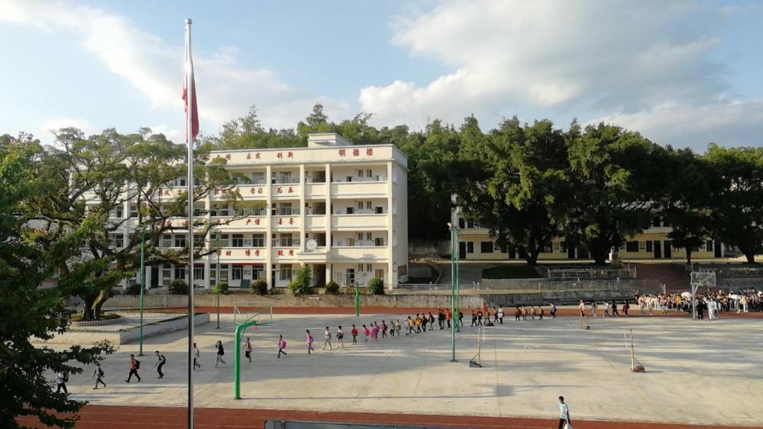 带你走进小学的农村生活,平南县封闭式学校小学