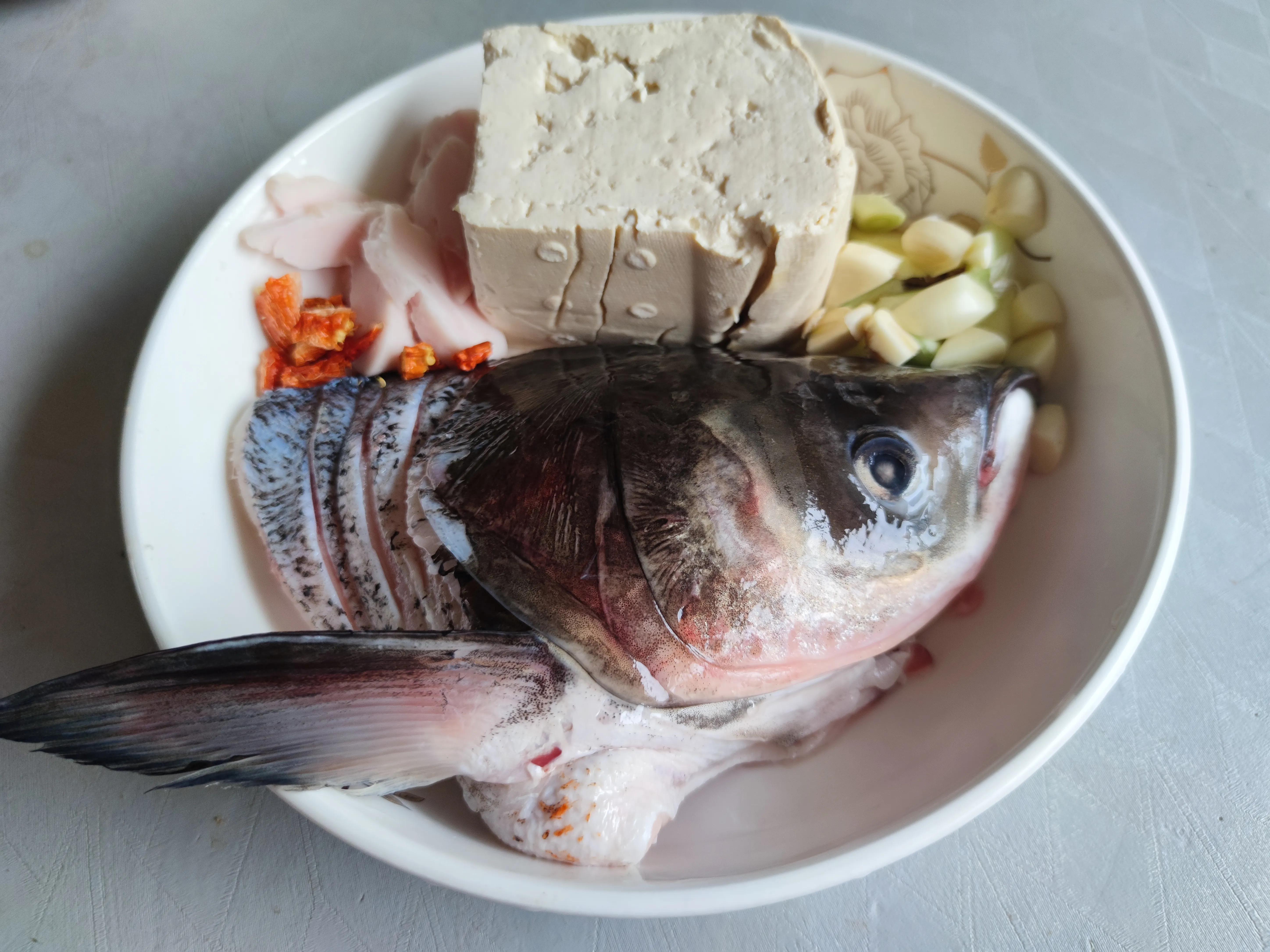 明日七月初一，提醒中老年：4样上桌，驱霉纳吉，诸事顺遂平安过