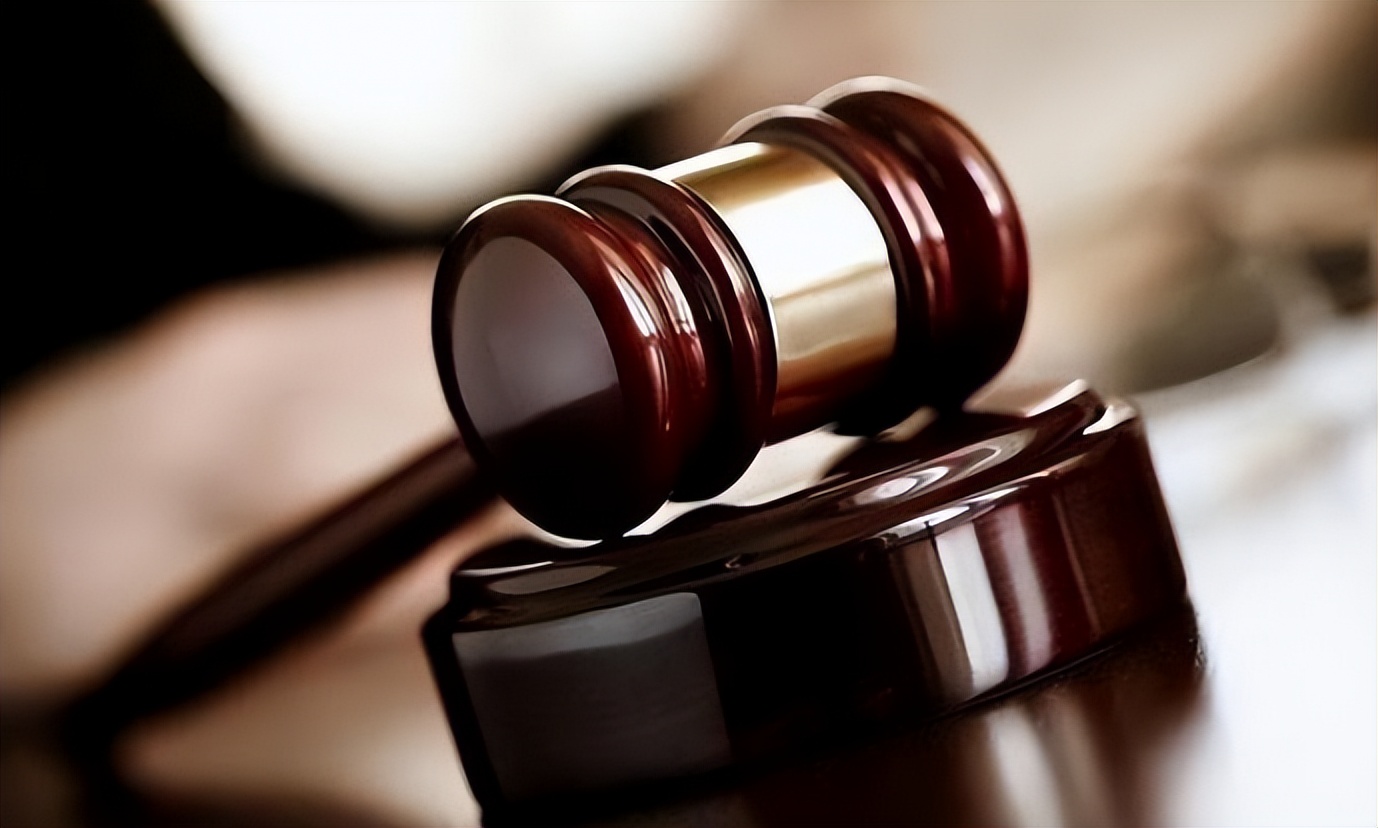 1996年一农妇害死*夫情**，逃亡16年华丽变身，落网时已成公司高管