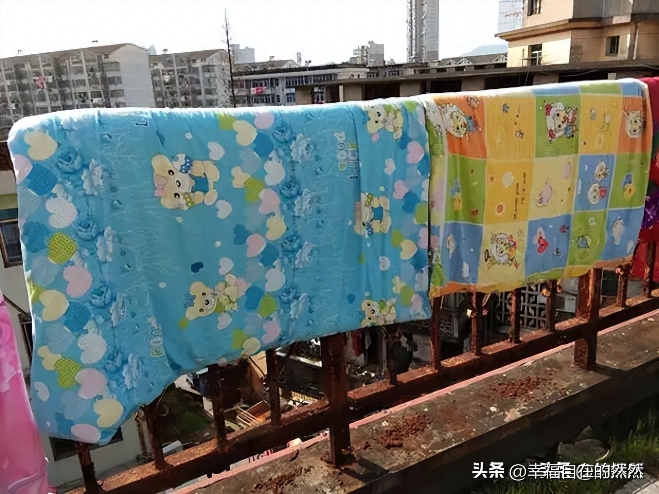 羽绒被太阳晒能杀菌吗,羽绒被洗后晒干有黄渍