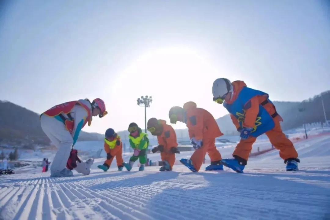中国最佳滑雪场万科松花湖,松花湖滑雪打卡视频