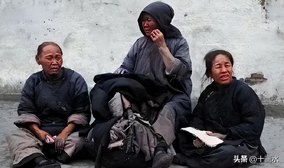 日军侵华兽行,日军当着国军的面杀俘虏