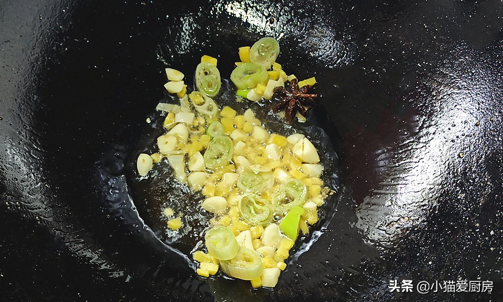 茼蒿豆腐带鱼,茼蒿鱼块炖豆腐的家常做法