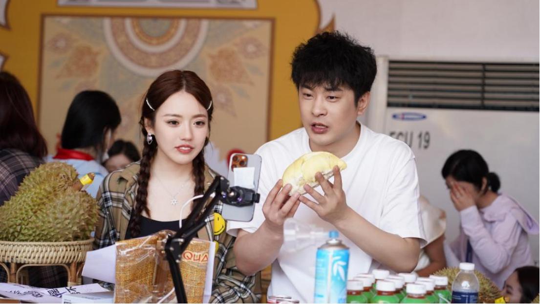 辛有志辛巴回老家,辛选进军海外