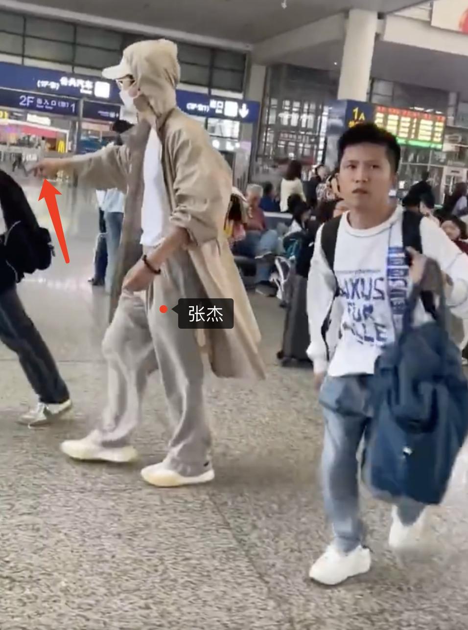 张杰谢娜出现在机场,张杰谢娜去机场合照