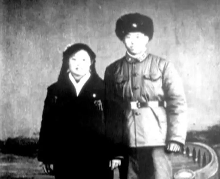 退伍军人意外救下一老人，对方赠宝珠谢恩，38年后才知宝珠不简单