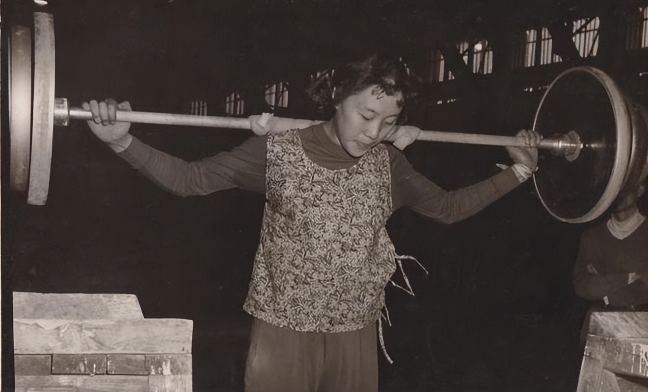 排球队张蓉芳近况 (原中国排球明星张蓉芳近况)