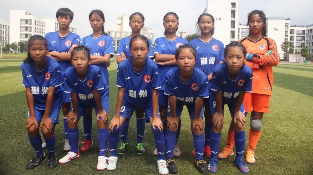 王霜武汉籍足球队,王霜参加首届校园足球联赛