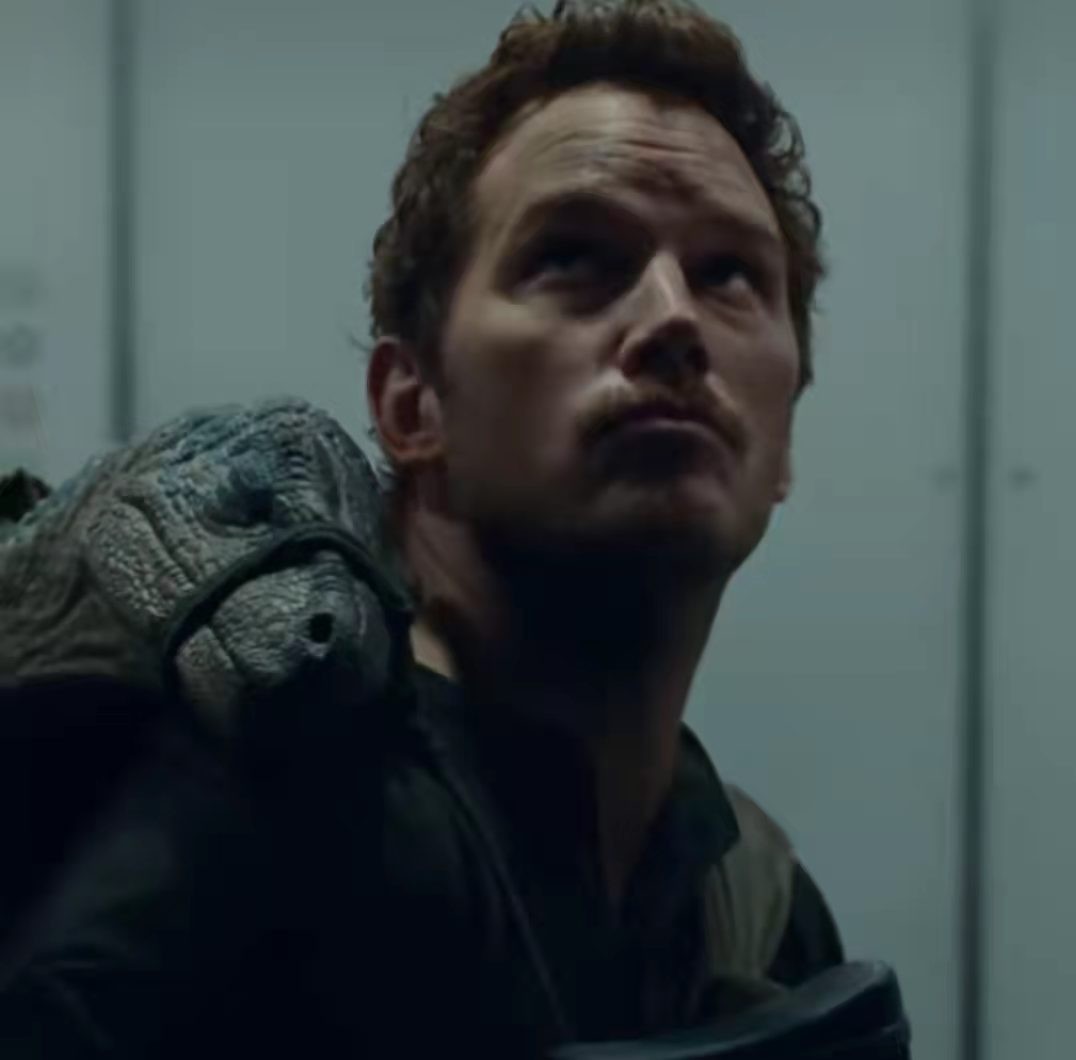 侏罗纪世界星爵安抚迅猛龙的是啥,侏罗纪世界星爵与迅猛龙