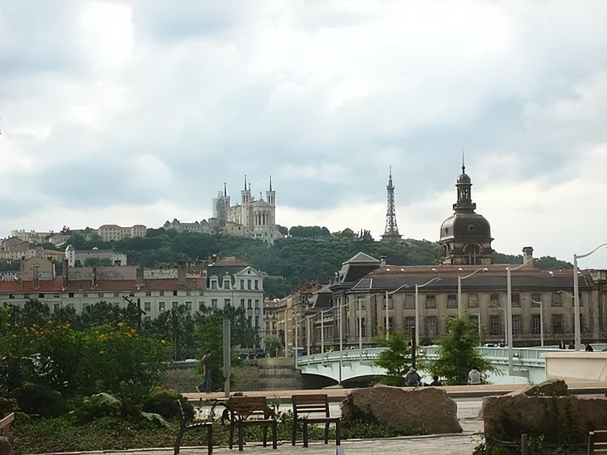 里昂二大留学,法国里昂二大语言中心费用