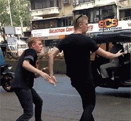 “24岁的女友发育成这样算正常吗？”哈哈哈朋友都说她是我兄弟！