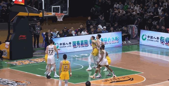 赵继伟空砍19分14助攻,2022年辽宁本钢艾伦和赵继伟数据