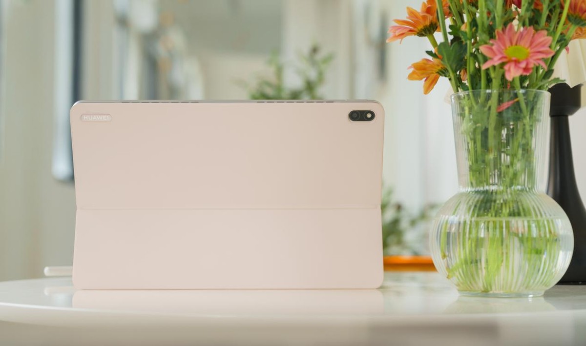 华为huaweimatebooke值得入手吗,华为matebooke和matebook13s对比