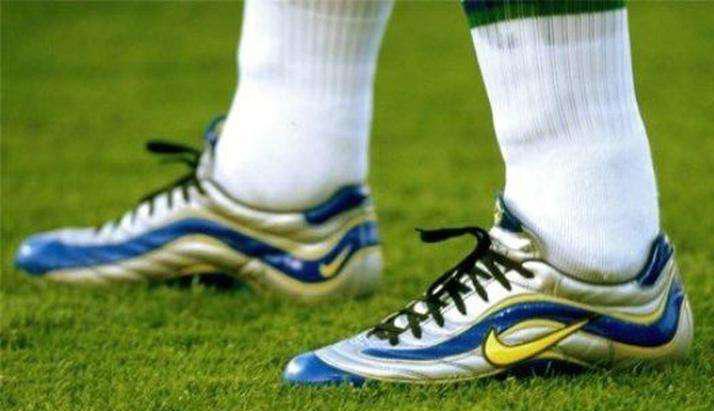 98年世界杯经典片段,98年世界杯的球服太经典了