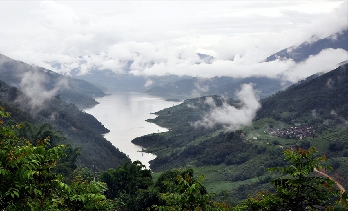 凤庆滇红自然条件,凤庆滇红茶叶之乡简介