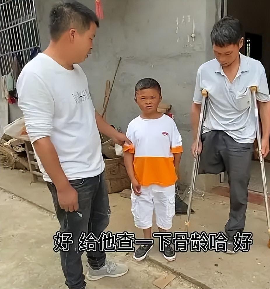 酷似马云的范小勤走红赚了多少钱,酷似马云的江西男童范小勤