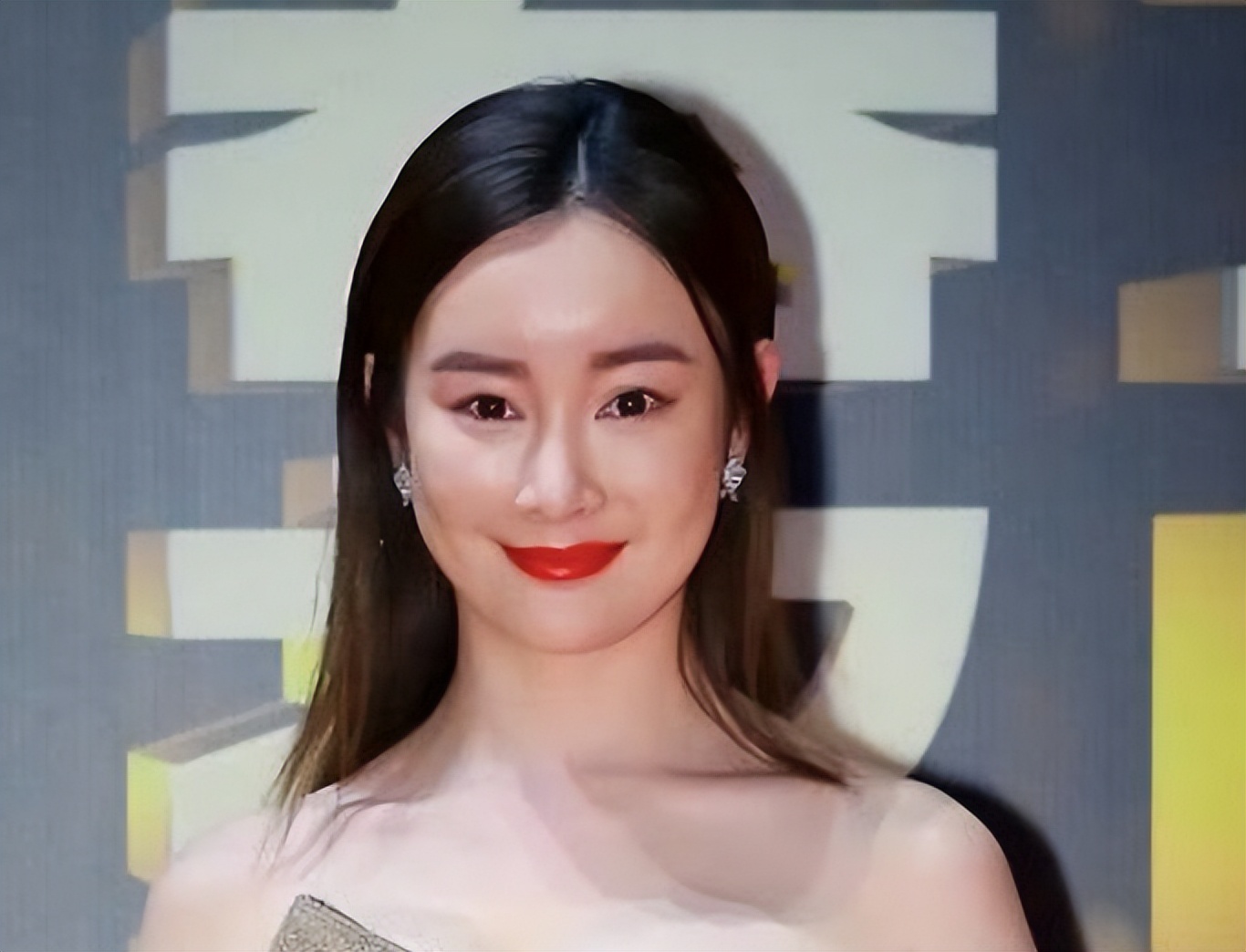 因整容毁掉前途的女星,整容改命的五位明星