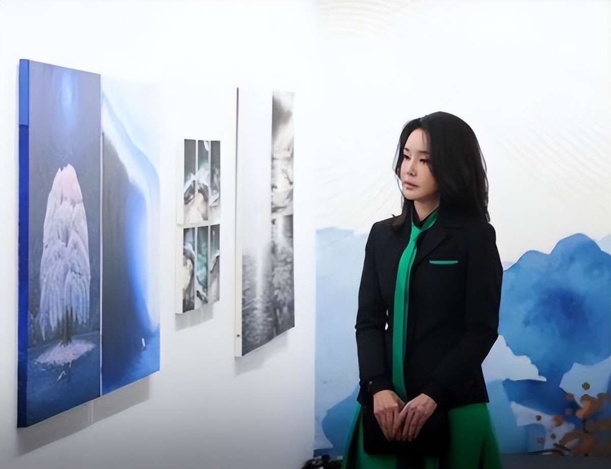 闊╁浗澶汉绌胯亴涓氬瑁呰姘斿満鍏ㄥ紑,闊╁浗绗竴澶汉绌胯タ瑁呴厤缁胯壊琛～