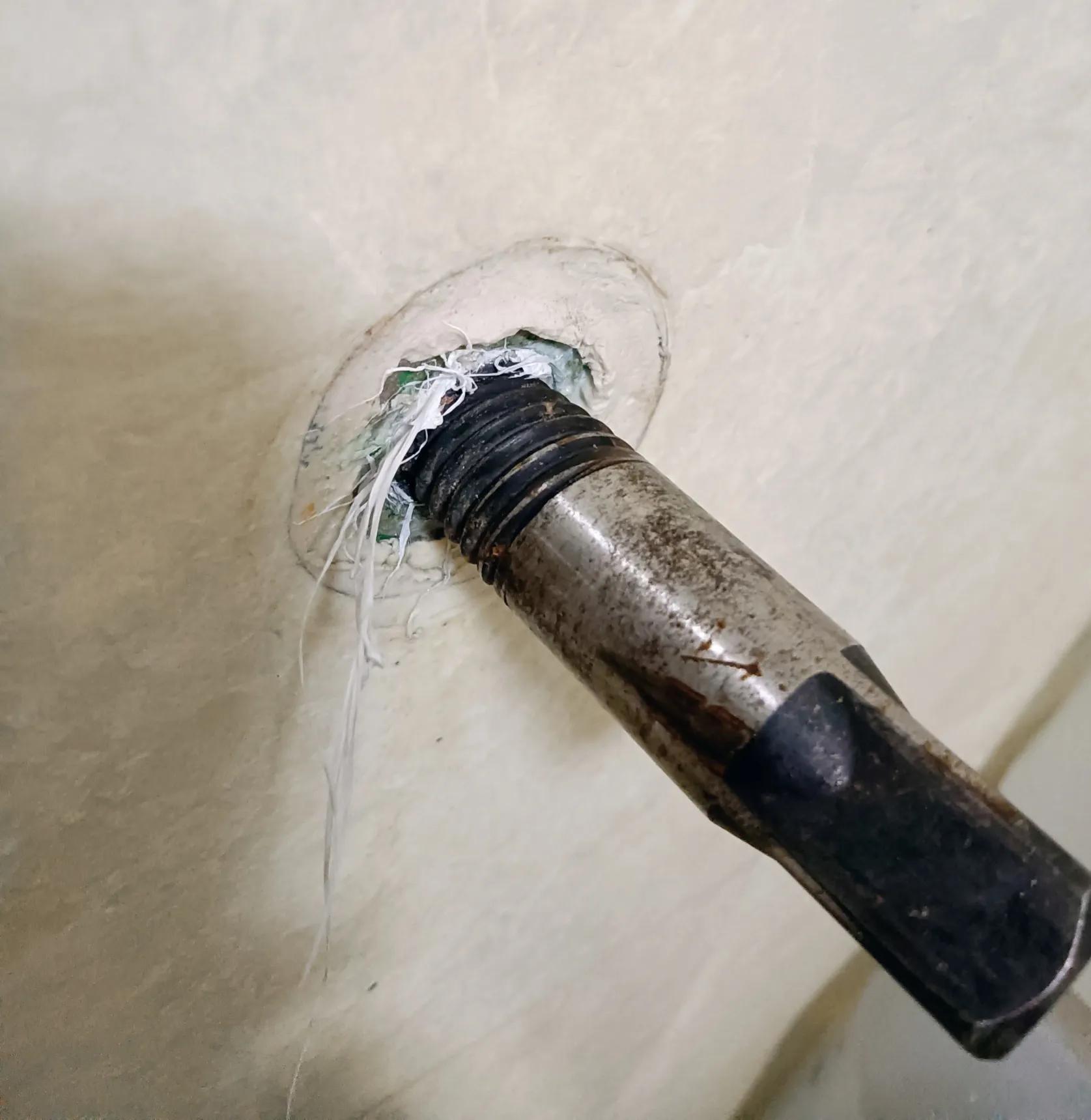 水龙头丝孔断在里面怎么卸,水龙头丝口断了有什么办法取出