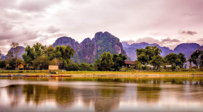 老挝小城梦想成深圳，流行使用人民币，卖中国货，快递直发中国