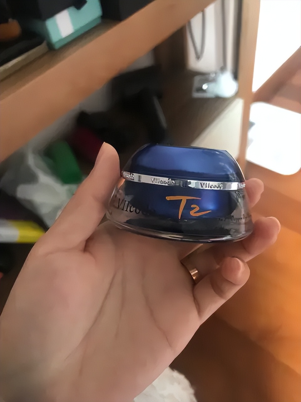 娇兰眼霜和海蓝之谜哪个好用,兰蔻眼霜和海蓝之谜哪个眼霜更好