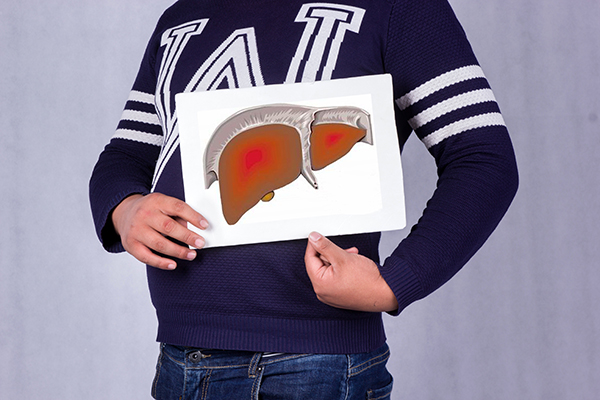 转氨酶升高引起的肝炎有什么症状,肝炎转氨酶高怎么办才可以降下来