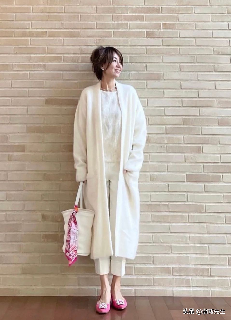 中年女士冬季穿什么颜色好看,别再穿黑白灰了这样穿超级减龄