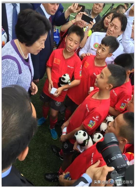 绵阳南山双语小学足球,绵阳南山双语学校足球队精彩配合