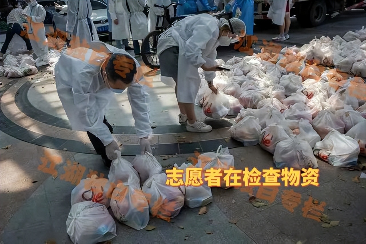 上海奇怪的一幕：团购的饮料成堆，志愿者拒绝搬运