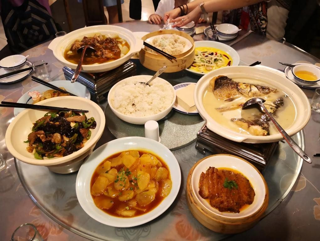 亲戚来家里嫌弃寒酸,亲戚来家里吃饭五个菜