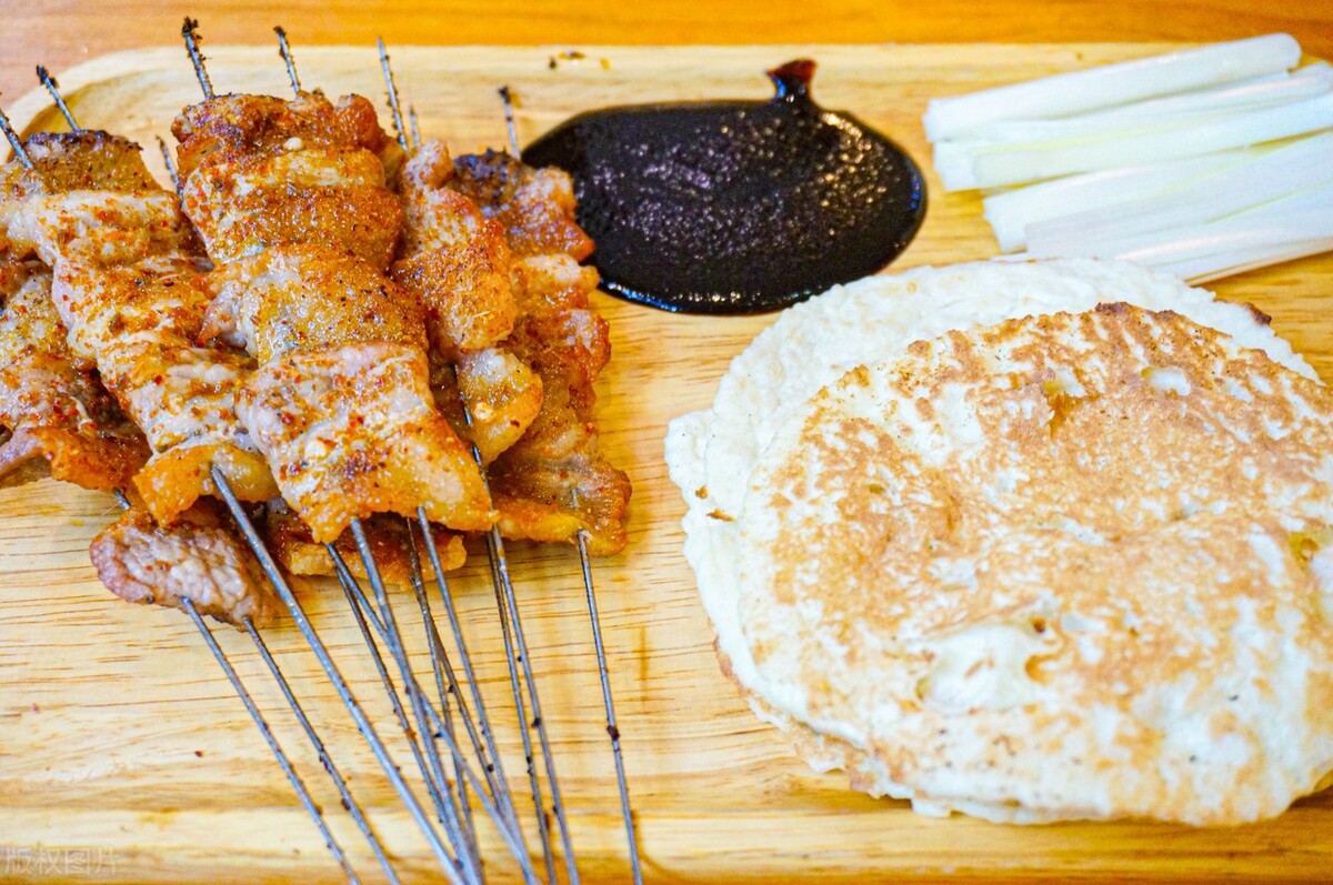 山东烧烤界的“卷王”,大学生跨城排队的周末团建