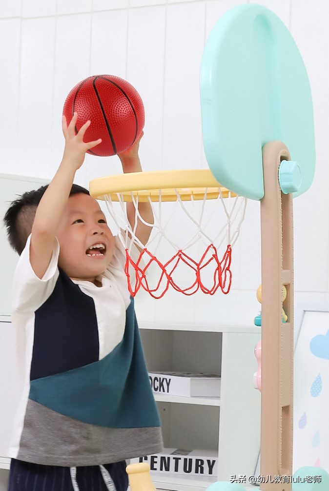 怎么教孩子们拍球,快速让小朋友去学会拍球