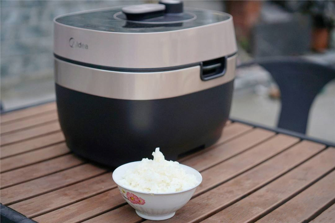 电饭煲和电压力锅有何不同,电饭煲还是电压力锅实用