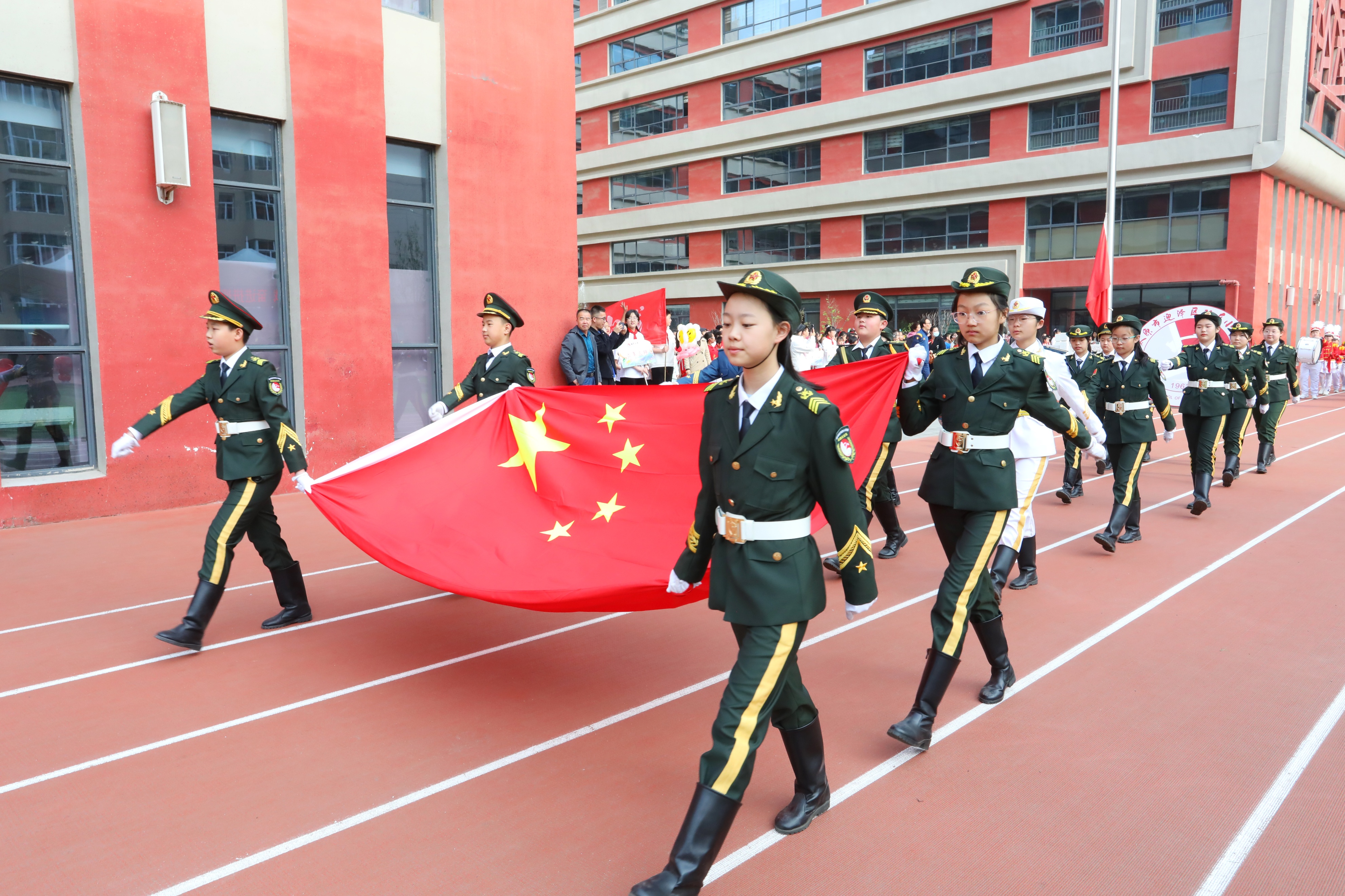斗争精神迎挑战奋进拼搏创未来——迎泽区双东小学举行春季运动会