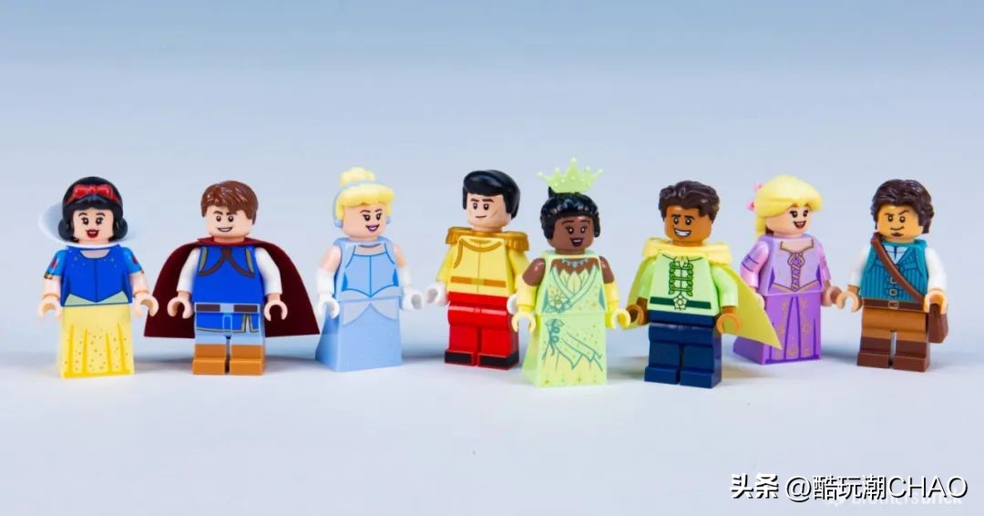 和迪士尼城堡一样高的乐高,和迪士尼乐园相似的城堡